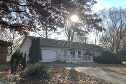 Pre-foreclosure in  E NEGLEY AVE Evansville, IN 47715