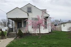 Pre-foreclosure in  W ENGLAND ST Taylorville, IL 62568