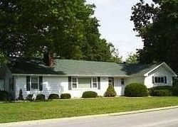 Pre-foreclosure in  S HACKMAN ST Staunton, IL 62088