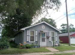 Pre-foreclosure in  S BIRCHWOOD AVE Davenport, IA 52802