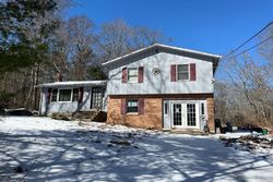 Pre-foreclosure Listing in MAIN ST HOPE VALLEY, RI 02832