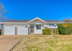 Pre-foreclosure in  LAKECREST DR Norman, OK 73071
