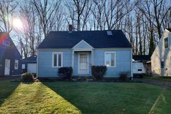 Pre-foreclosure in  OVERLOOK AVE Ravenna, OH 44266