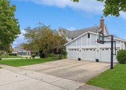Pre-foreclosure in  MOULIN LN Schaumburg, IL 60192