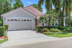 Pre-foreclosure in  WOODVIEW CIR Palm Beach Gardens, FL 33418