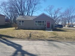  Oakleaf Rd, Lake In The Hills IL