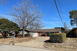 Pre-foreclosure in  BUFFALO DR Arlington, TX 76013