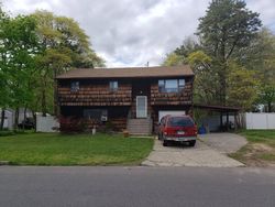 Pre-foreclosure in  MAGAW PL West Babylon, NY 11704