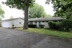 Pre-foreclosure in  HICKORY RD Mishawaka, IN 46545