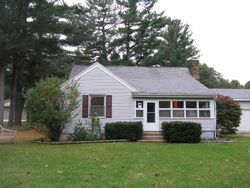 Pre-foreclosure Listing in PEAR RD SOUTH BEND, IN 46619