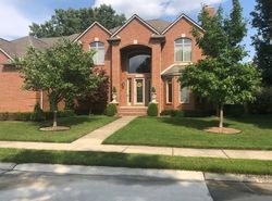 Pre-foreclosure in  CHIPPEWA DR Clinton Township, MI 48038