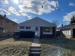 Pre-foreclosure in  N 76TH ST Milwaukee, WI 53218