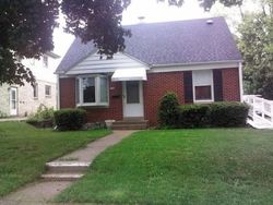 Pre-foreclosure in  W LAPHAM ST Milwaukee, WI 53214