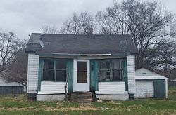 Pre-foreclosure in  N 7TH AVE Canton, IL 61520