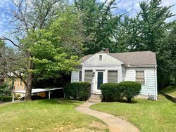 Pre-foreclosure in  RUSSELL AVE Evansville, IN 47720
