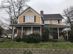 Pre-foreclosure in  N PHOENIX RD Medford, OR 97504