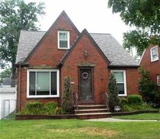 Pre-foreclosure in  BELMERE DR Cleveland, OH 44129