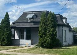 Pre-foreclosure in  W LAKE ST Toledo, OH 43608