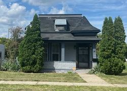 Pre-foreclosure in  W LAKE ST Toledo, OH 43608
