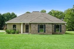Pre-foreclosure in  RIVERWOOD DR Independence, LA 70443