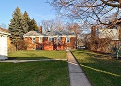 Pre-foreclosure in  NORA AVE Glenview, IL 60025