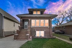 Pre-foreclosure in  N NARRAGANSETT AVE Chicago, IL 60634