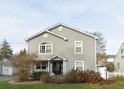 Pre-foreclosure in  BAYSIDE PL Amityville, NY 11701