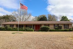 Pre-foreclosure in  THORNDALE PL Dothan, AL 36303