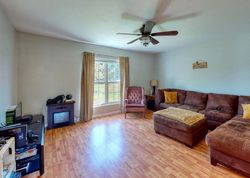 Pre-foreclosure Listing in HALLTOWN RD HARTLY, DE 19953