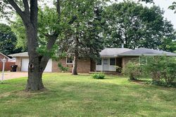 Pre-foreclosure in  W WALNUT ST Chillicothe, IL 61523