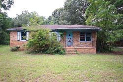 Pre-foreclosure in  LAKESIDE DR Sumter, SC 29150