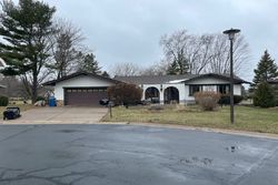 Pre-foreclosure in  GREENVIEW DR Saint Paul, MN 55112