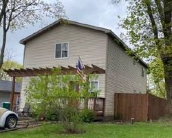 Pre-foreclosure in  COUNTRY CLUB DR Pinckney, MI 48169