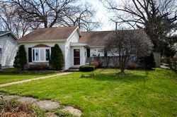Pre-foreclosure in  N CIRCLE DR Antioch, IL 60002