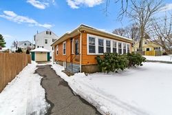 Pre-foreclosure Listing in LORING AVE SALEM, MA 01970