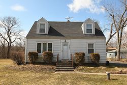 Pre-foreclosure in  LINDER AVE Midlothian, IL 60445