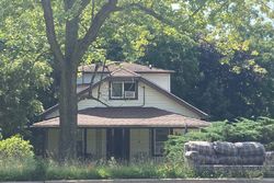 Pre-foreclosure in  MAPLE RD Joliet, IL 60432