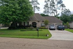 Pre-foreclosure in  RIVER CT Mandeville, LA 70448