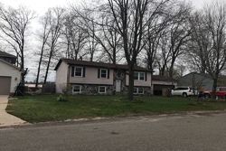 Pre-foreclosure in  OAK FOREST DR Holland, MI 49424