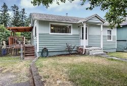 Pre-foreclosure in  40TH AVE NE Tacoma, WA 98422