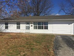 Pre-foreclosure in  ANDREWS DR East Saint Louis, IL 62206