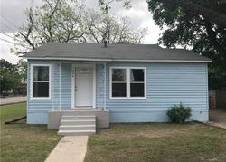 Pre-foreclosure in  PINE ST New Braunfels, TX 78130
