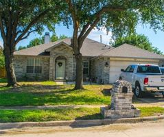  Redding Dr, Fort Worth TX