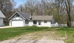 Pre-foreclosure in  PHEASANT RD Waterford, MI 48327