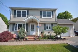 Pre-foreclosure in  GARDEN DR South Plainfield, NJ 07080
