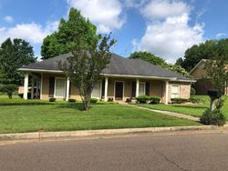 Pre-foreclosure Listing in HAWTHORNE DR MADISON, MS 39110