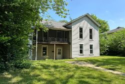 Pre-foreclosure Listing in LIBERTY ST ALTON, IL 62002