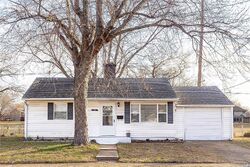 Pre-foreclosure in  JILL AVE Granite City, IL 62040