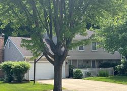 Pre-foreclosure in  WESTFIELD DR Saint Charles, IL 60174