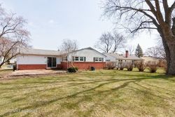 Pre-foreclosure in  N KASPAR AVE Arlington Heights, IL 60004